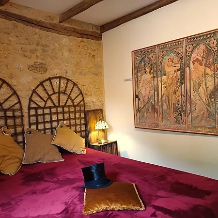 Dom wakacyjny Au Pied Du Chateau - 5 A 11 Personnes - Baignade-canoe-piste Cyclable A 100 M *