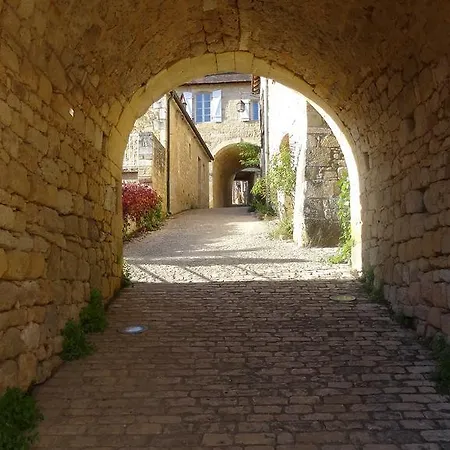 Dom wakacyjny Au Pied Du Chateau - 5 A 11 Personnes - Baignade-canoe-piste Cyclable A 100 M *