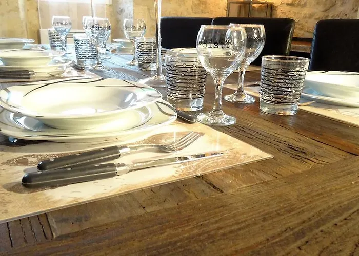 Au Pied Du Chateau - 5 A 11 Personnes - Baignade-canoe-piste Cyclable A 100 M * 캬스텔노라샤펠