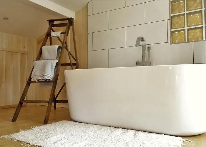 펜션 Au Pied Du Chateau - 5 A 11 Personnes - Baignade-canoe-piste Cyclable A 100 M *