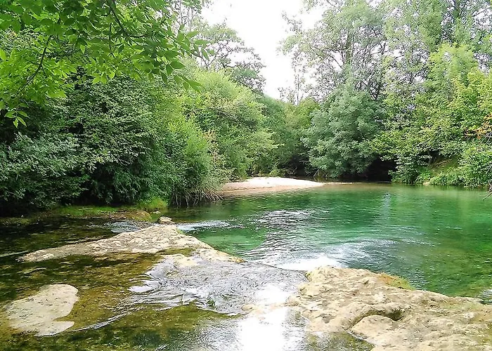 Au Pied Du Chateau - 5 A 11 Personnes - Baignade-canoe-piste Cyclable A 100 M 캬스텔노라샤펠